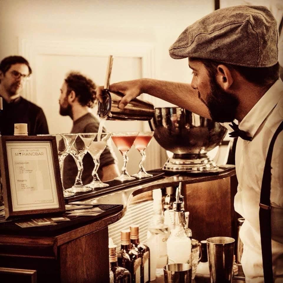 Flair bartender au service des invités