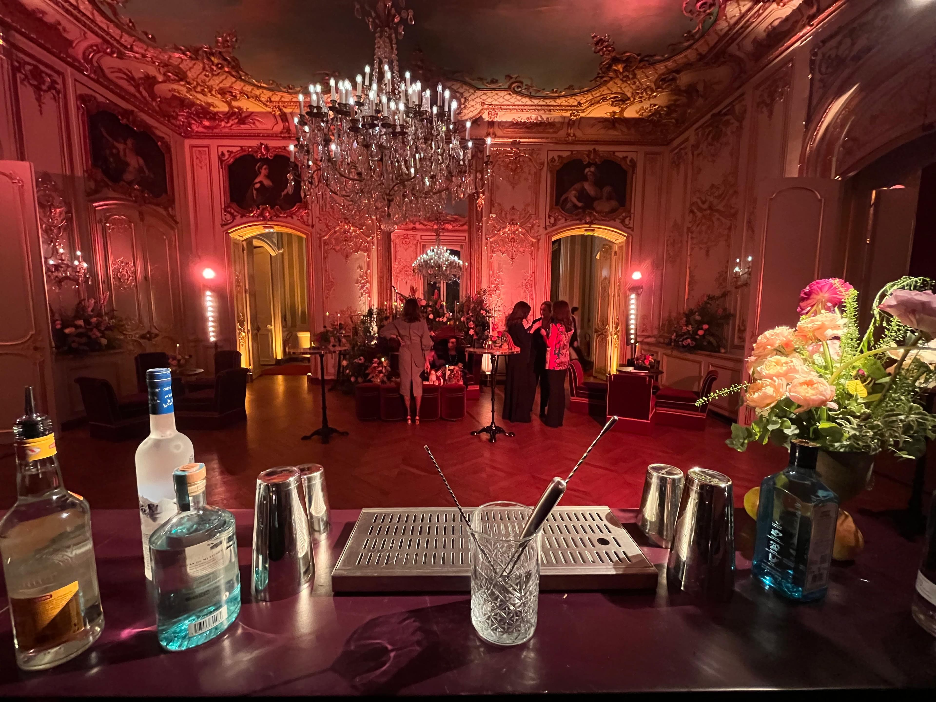 Lieu de réception avec bar à cocktails événementiel