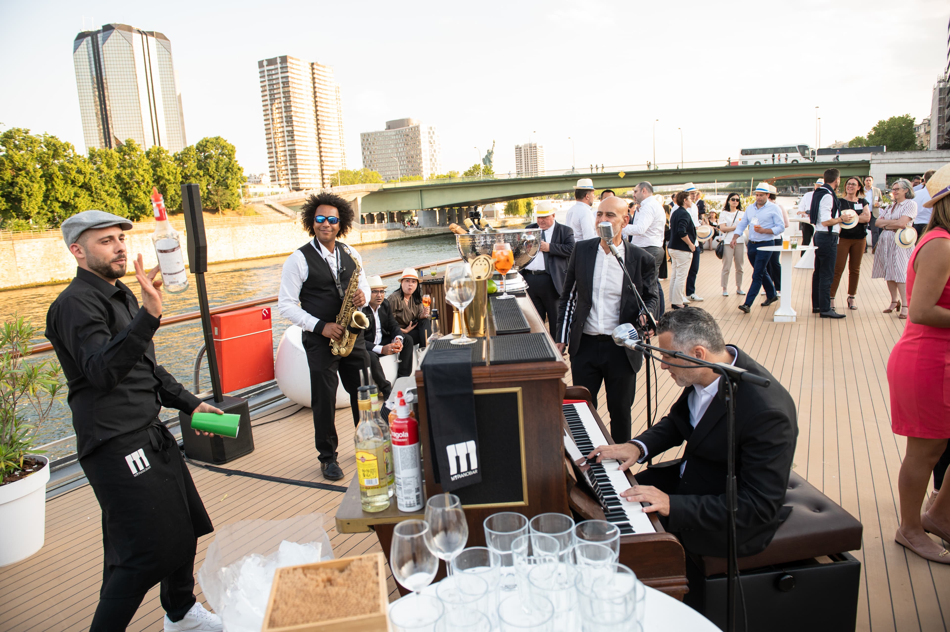 Lieu de prestation avec décor bar à cocktails