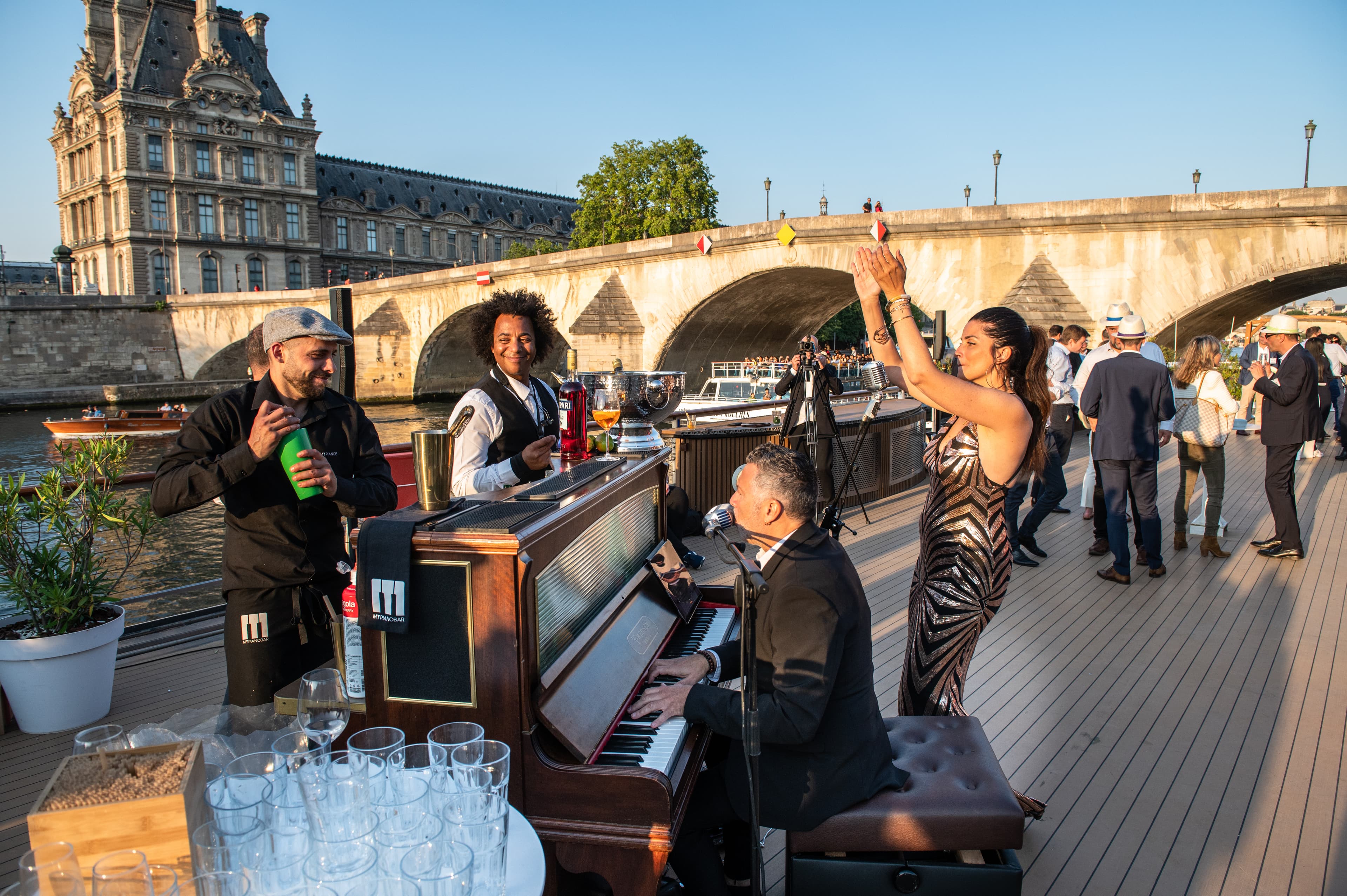 Vue d'ensemble du lieu et du bar mobile